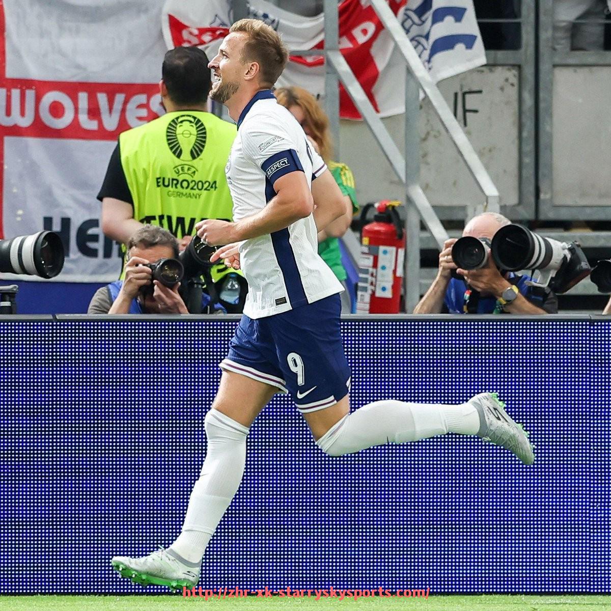 星空体育-世俱杯各大球鞋品牌对不同脚型的适配性差异与测评总结